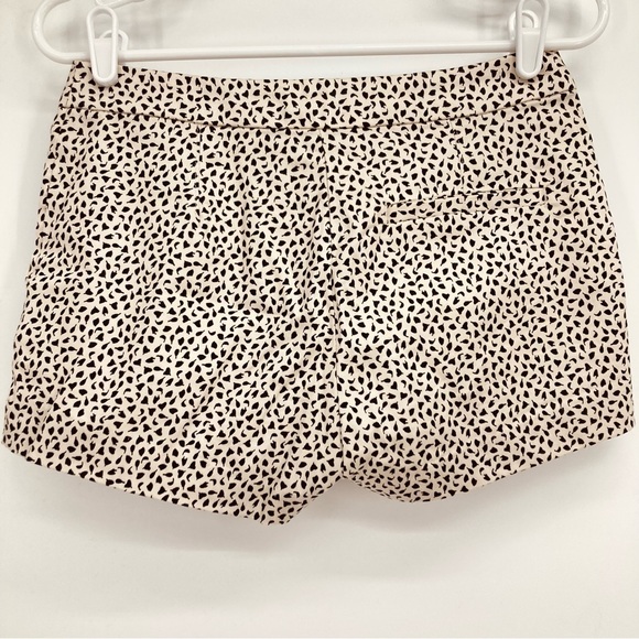 ❤️‍🔥 (5/20) H&M Women's Feather Print Shorts Size 4 - Picture 4 of 6